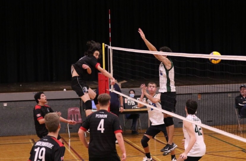 William Siefker Men's volleyball Middle 2023 action 4